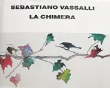 Copertina del libro "La Chimera" di Sebastiano Vassalli, con un ramo fiorito e uccelli stilizzati.