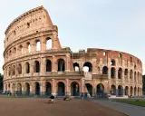 Il Colosseo come era, maestoso anfiteatro romano con le sue arcate imponenti, testimone di epoche passate.