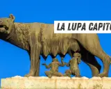 La statua lupa capitolina, simbolo di Roma, allatta i gemelli Romolo e Remo.