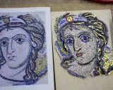 Creazione di un mosaico ispirato ai famosi mosaici romani, con un volto femminile dettagliato e colorato.