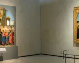 Due dipinti rinascimentali, uno di Raffaello e uno di Perugino, raffigurano il Matrimonio della Vergine con un edificio centrale.