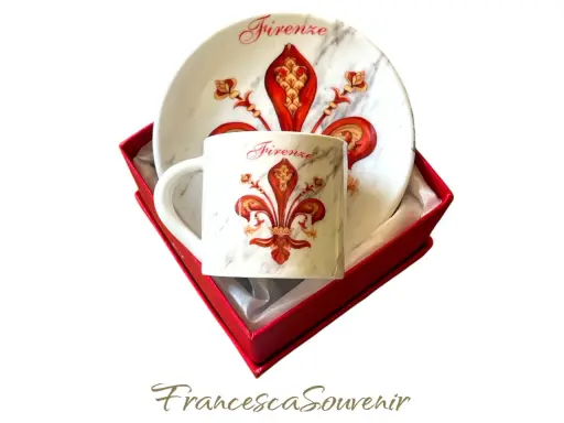 Tazzina e piattino con giglio, uno dei simboli di Firenze, in confezione regalo rossa.