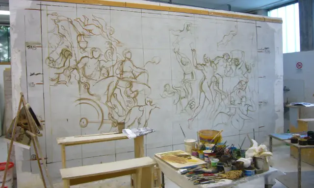 Bozzetto del "Trionfo di Bacco e Arianna" su un muro, con schizzi di figure e strumenti da pittura sparsi.