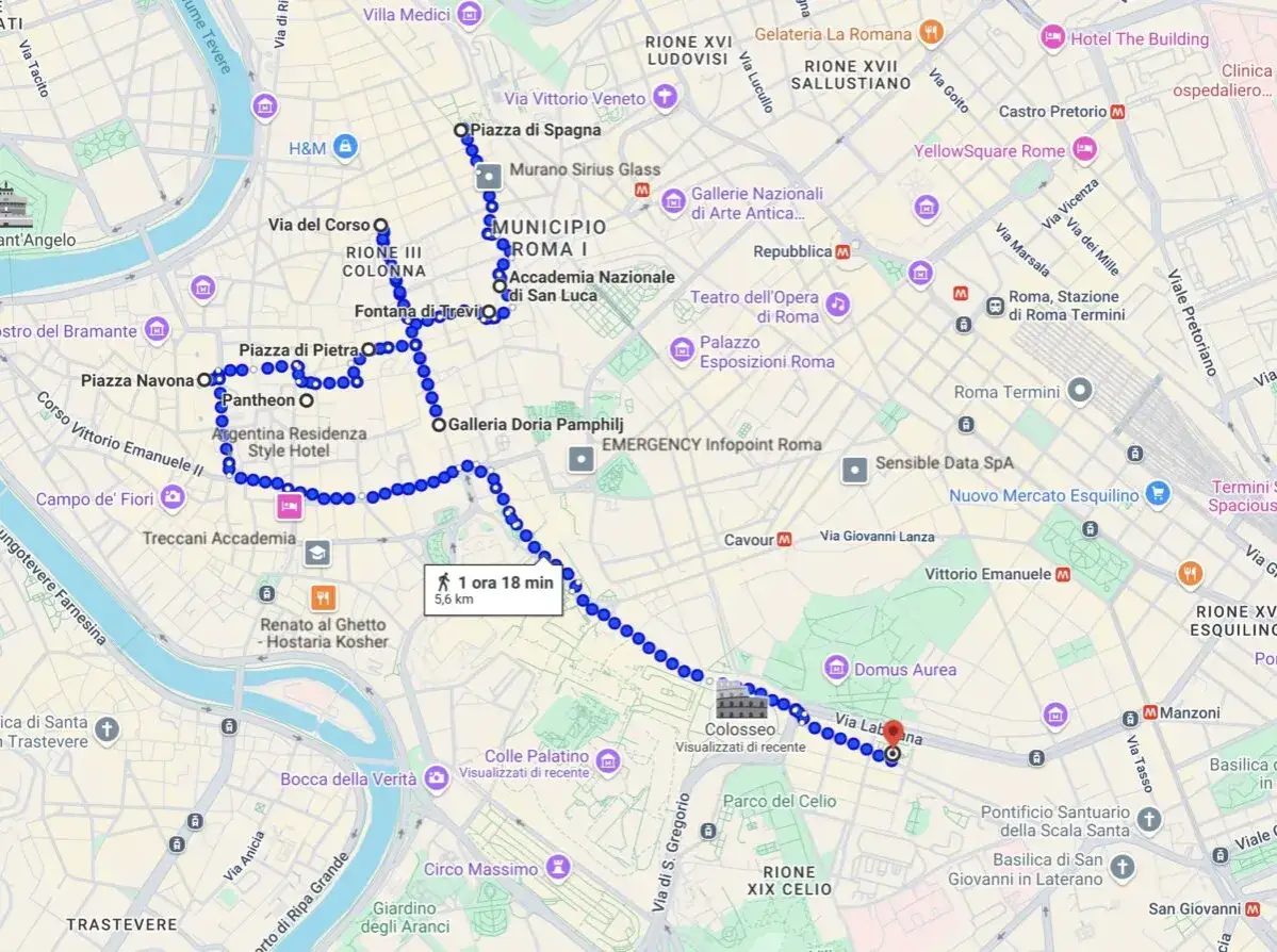 Un percorso a piedi per le strade di Roma, passando per Piazza di Spagna, Fontana di Trevi, Pantheon e Colosseo.